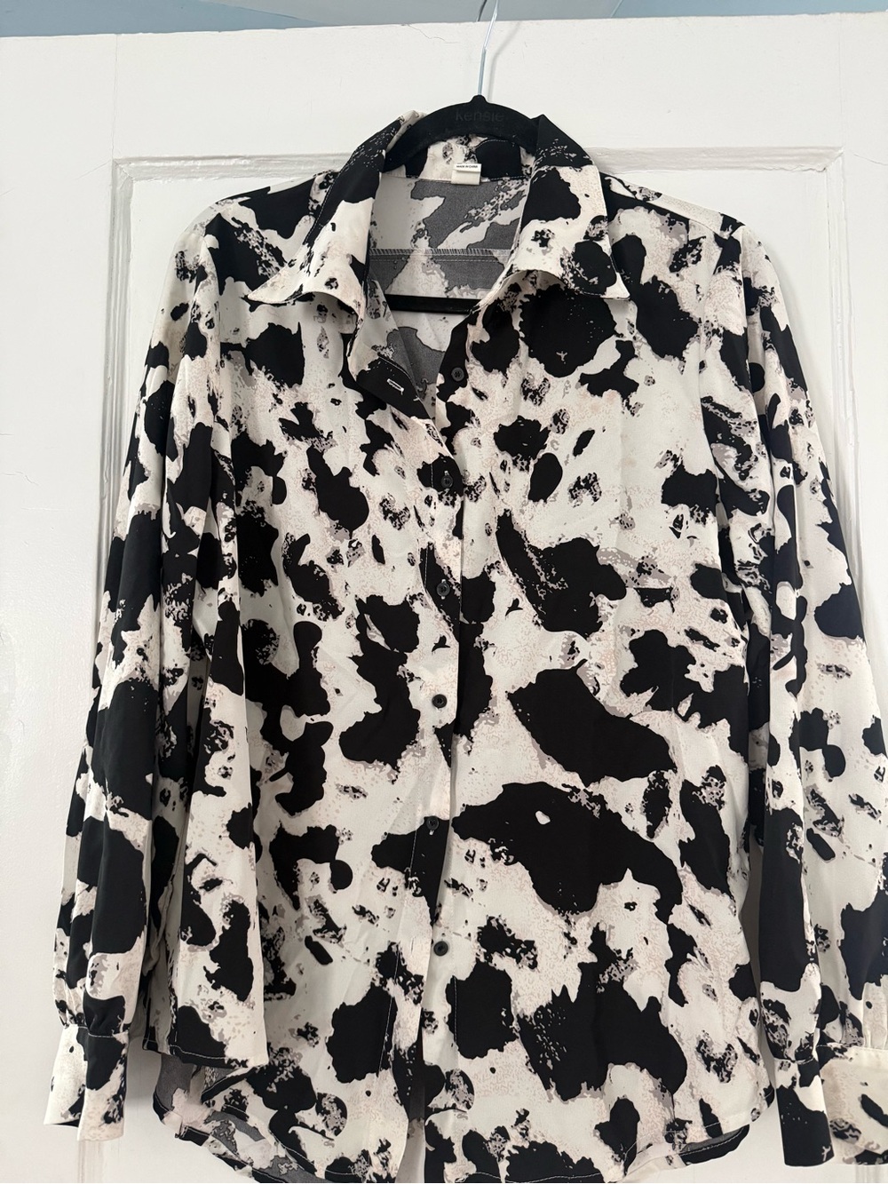 Black & White Abstract Print Men’s Button-Up Shirt